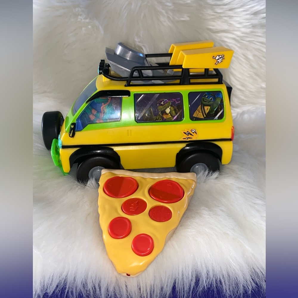 Teenage Mutant Ninja Turtles Mutant
Mayhem RC Pizza Blaster Vehicle